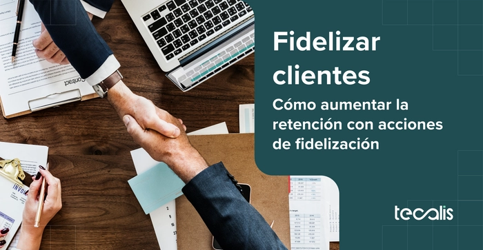 Cliente y empresa cerrando acuerdo