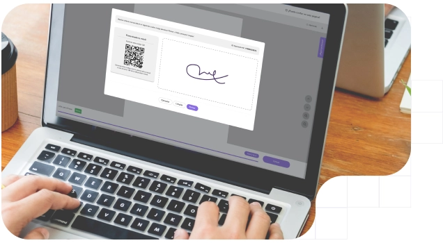 Directivo firmando una factura digital